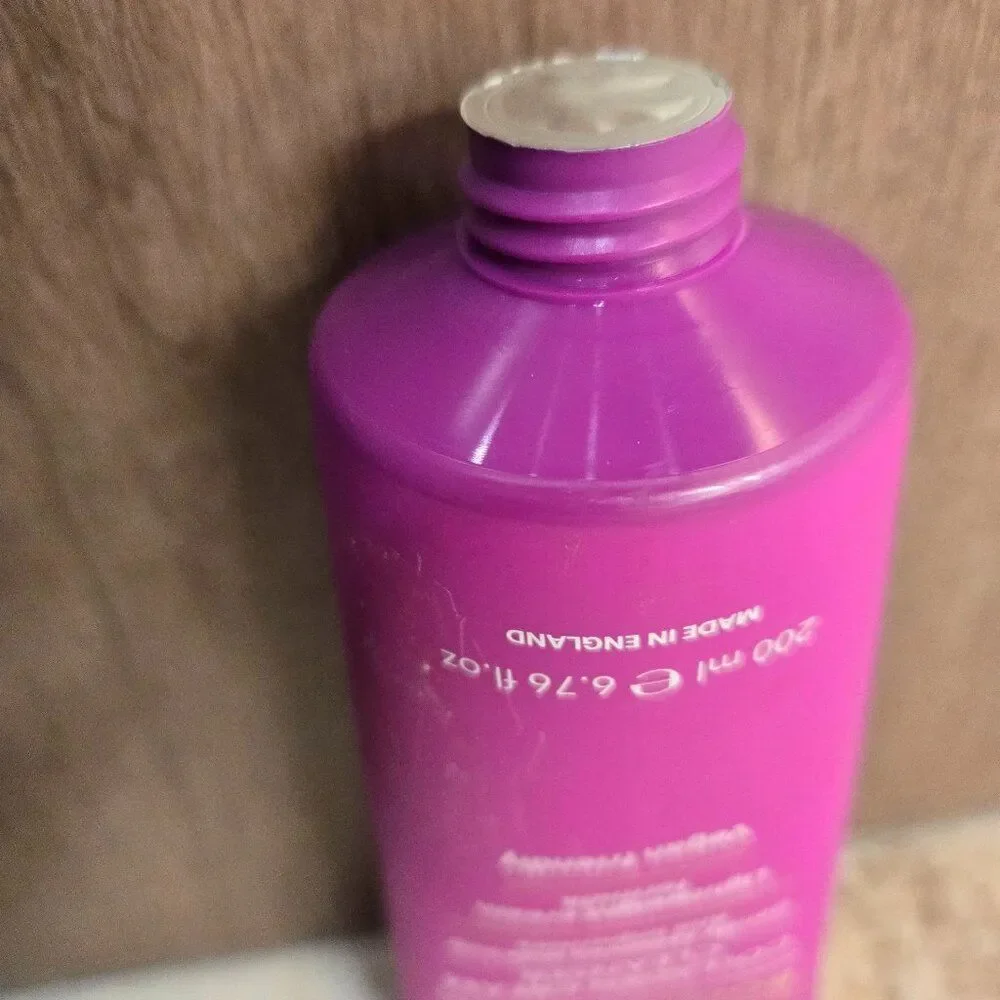 Twenty2 Bounce Back cleanser sealedt cream formula